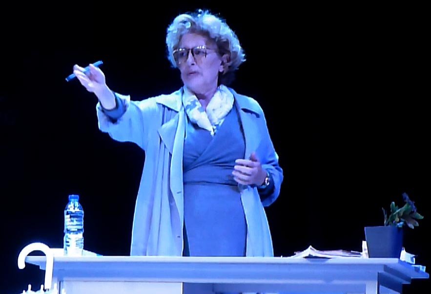 ESCENAS profesora 27 b